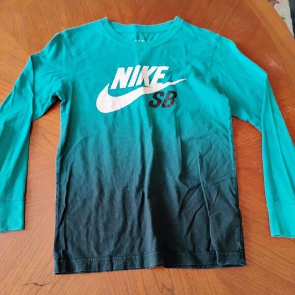 Nike Skateboarding Green Long Sleeve Tee with Iconic Swoosh Size: Med.    (0935) - Picture 1 of 4